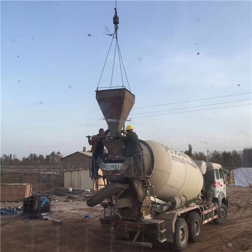 呼伦贝尔市“精准瞄准”—— 吊车的 “定位导航” 技术